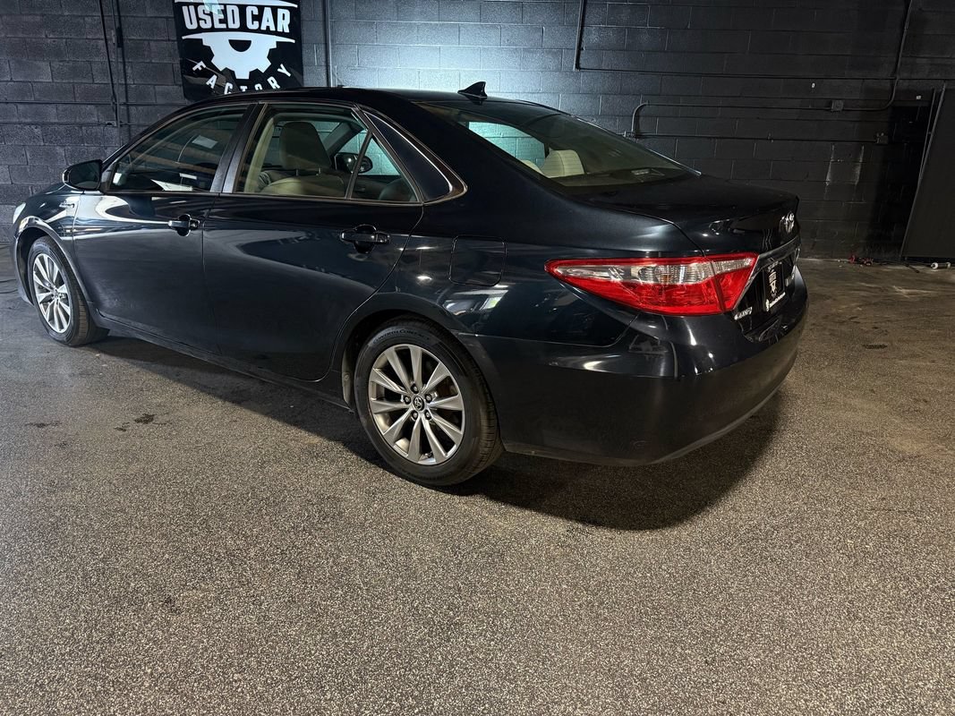 Used 2015 Toyota Camry XLE w/ Moonroof Package FWD image 3