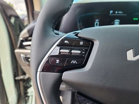 New 2025 Kia Niro EX image 17
