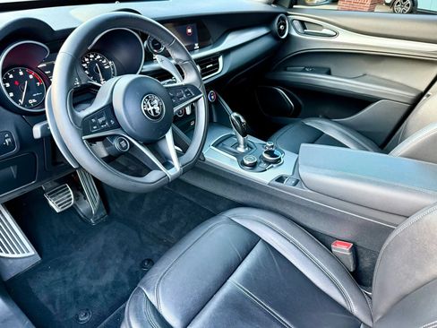Used 2018 Alfa Romeo Stelvio Sport w/ Quick Order Package 22J Sport AWD/4WD image 33