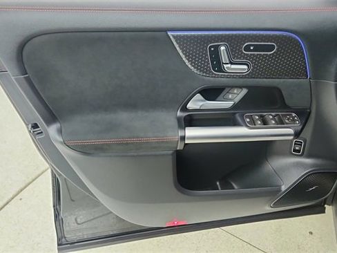 Used 2025 Mercedes-Benz GLA 250 4MATIC image 37