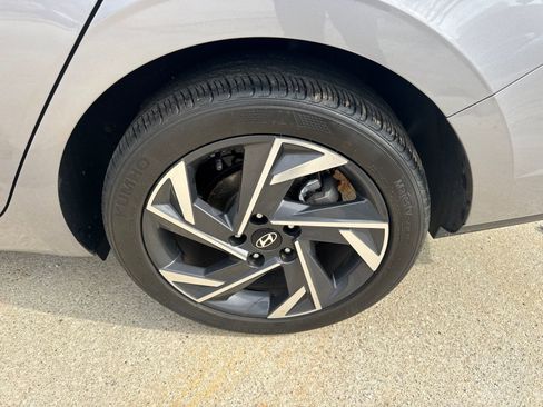 Certified 2025 Hyundai Elantra Sport image 19