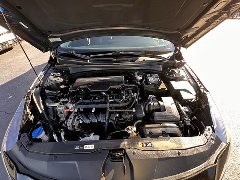 Used 2021 Hyundai Elantra SE image 26