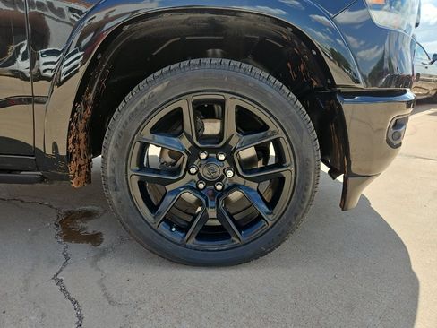 Used 2020 RAM 1500 Laramie AWD/4WD image 11
