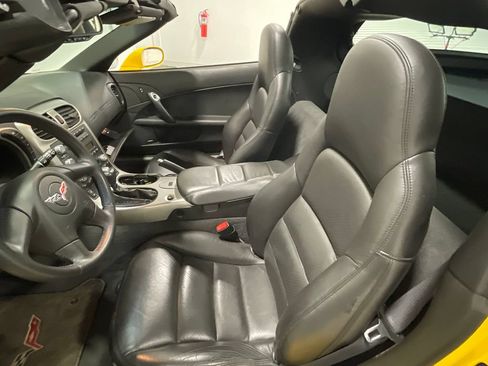 Used 2005 Chevrolet Corvette Coupe w/ Preferred Equipment Group RWD image 64