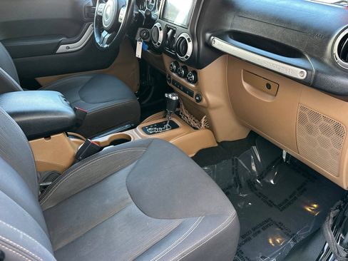 Used 2016 Jeep Wrangler Rubicon w/ Power Convenience Group AWD/4WD image 20