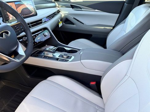 New 2026 INFINITI QX60 Luxe image 11