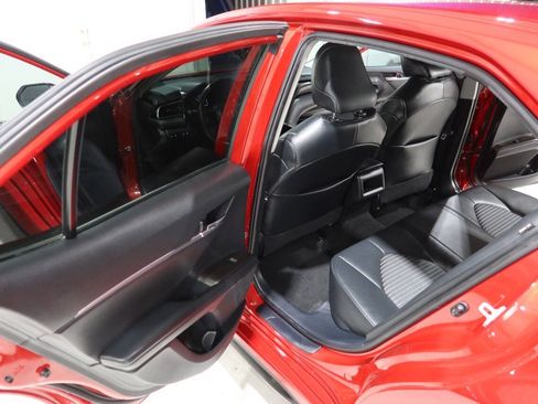 Used 2021 Toyota Camry SE w/ Convenience Package FWD image 16