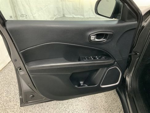 Used 2021 Jeep Compass Latitude image 16