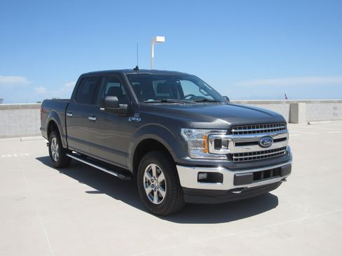 Used 2019 Ford F150 XLT w/ Equipment Group 302A Luxury AWD/4WD image 2