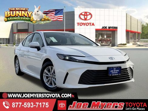 Used 2025 Toyota Camry LE FWD image 1