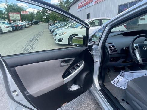 Used 2014 Toyota Prius Two FWD image 10