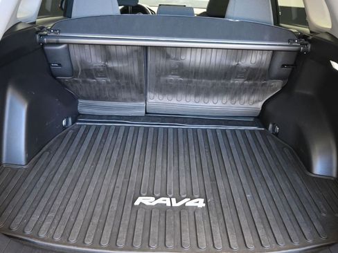 Used 2022 Toyota RAV4 XLE w/ Convenience Package image 40