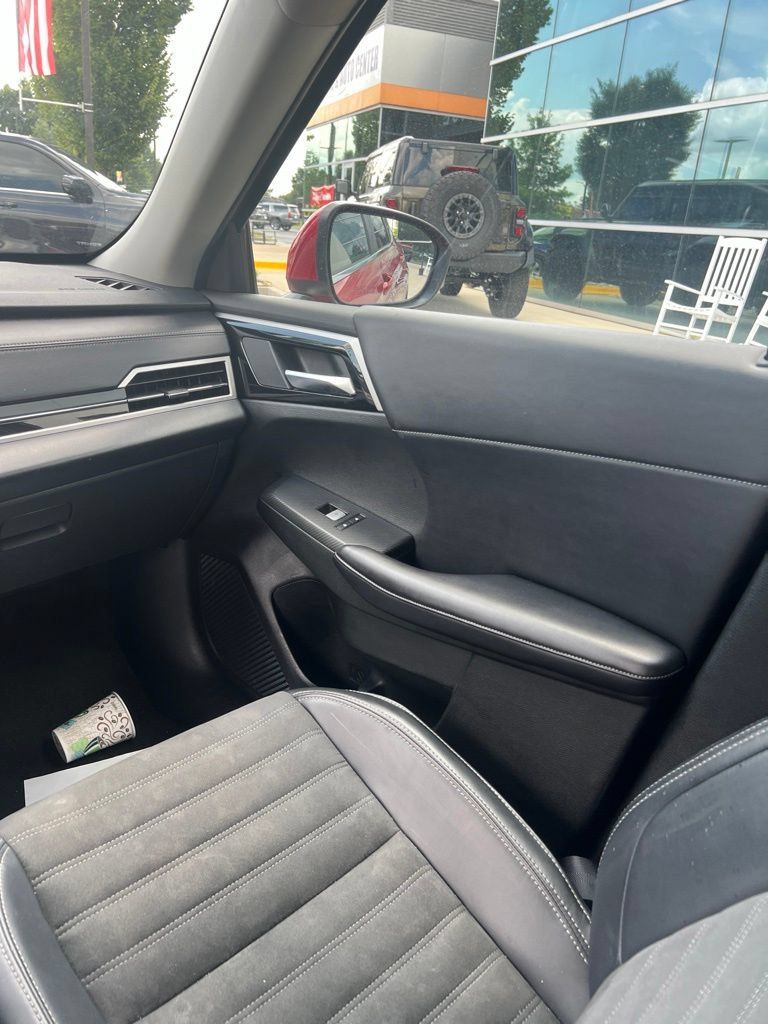 Used 2024 Mitsubishi Outlander FWD image 15