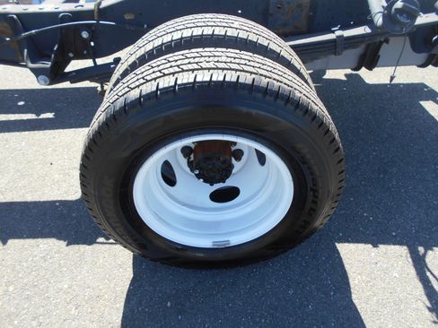 Used 2026 Ford E-450 and Econoline 450 Super Duty w/ Gaseous Engine Prep Package image 6