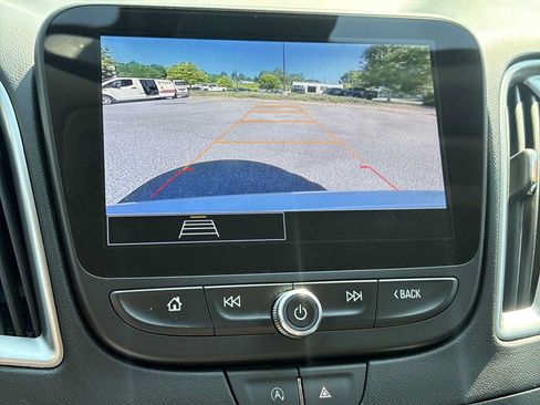 Used 2025 Chevrolet Malibu LT FWD image 14