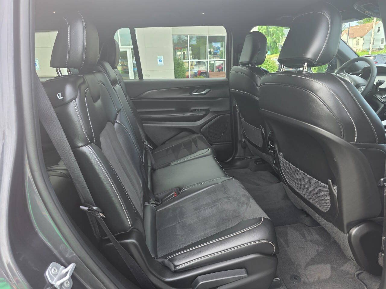 Used 2025 Jeep Grand Cherokee L Laredo AWD/4WD image 14
