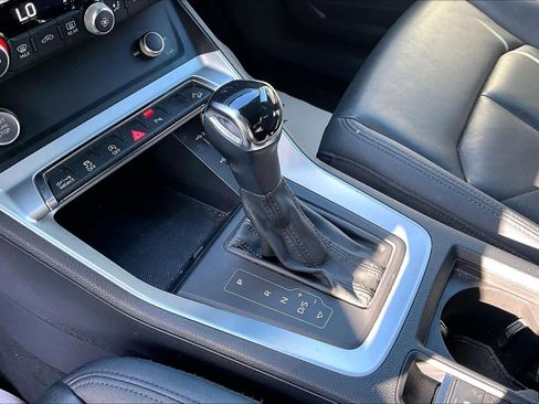 Used 2020 Audi Q3 2.0T Premium w/ Convenience Package image 16