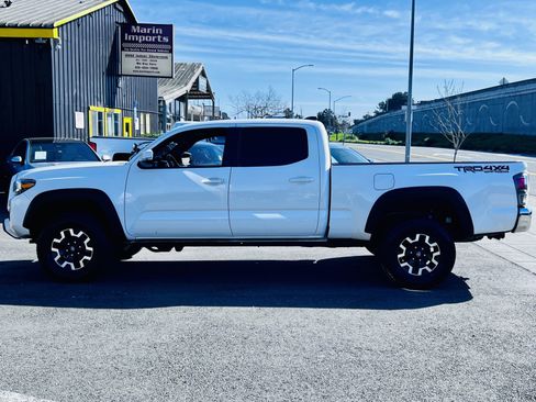 Used 2023 Toyota Tacoma TRD Off-Road image 8