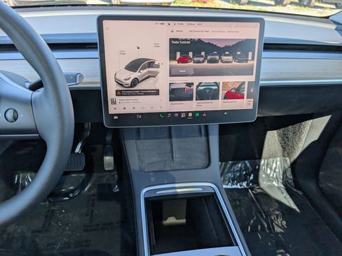 Used 2023 Tesla Model Y Long Range AWD/4WD image 19