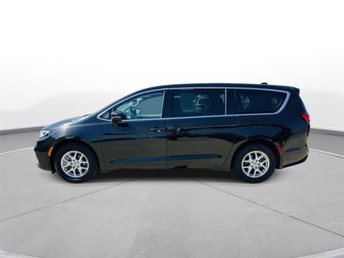 Used 2023 Chrysler Pacifica Touring-L image 35