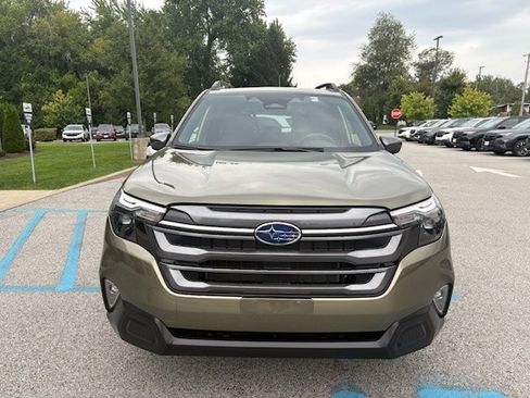 Used 2025 Subaru Forester Premium AWD/4WD image 3