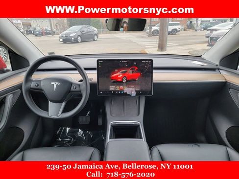 Used 2022 Tesla Model Y Long Range image 17