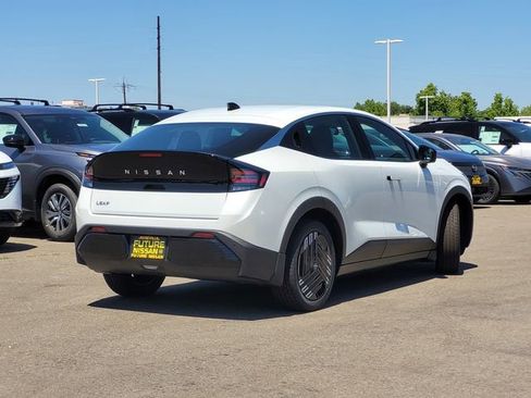 New 2026 Nissan Leaf FWD image 4