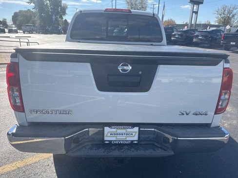 Used 2016 Nissan Frontier SV image 4