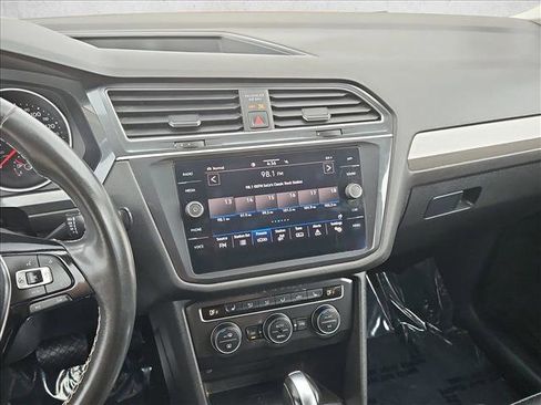 Used 2021 Volkswagen Tiguan SE AWD/4WD image 15