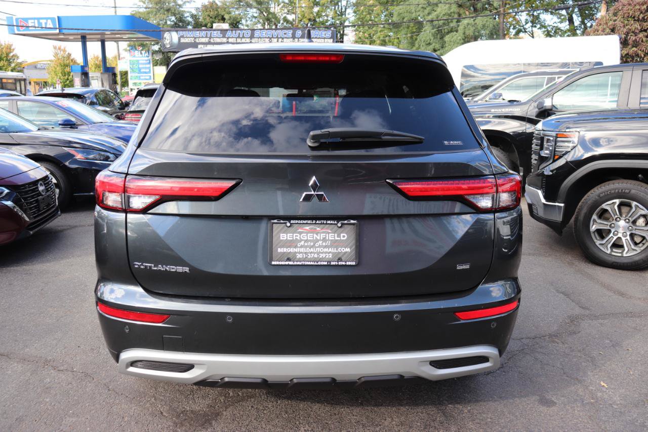 Used 2024 Mitsubishi Outlander AWD image 4