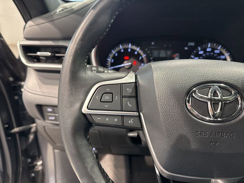 Used 2022 Toyota Highlander XSE image 25