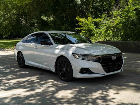 Used 2021 Honda Accord Sport Special Edition image 2