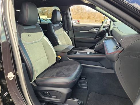 Certified 2025 Ford Explorer ST image 17