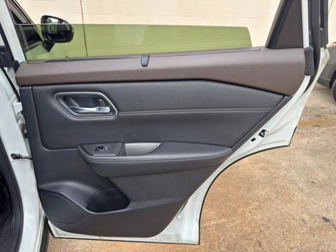 Used 2023 Nissan Rogue Platinum FWD image 42