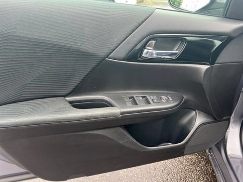Used 2016 Honda Accord LX image 11