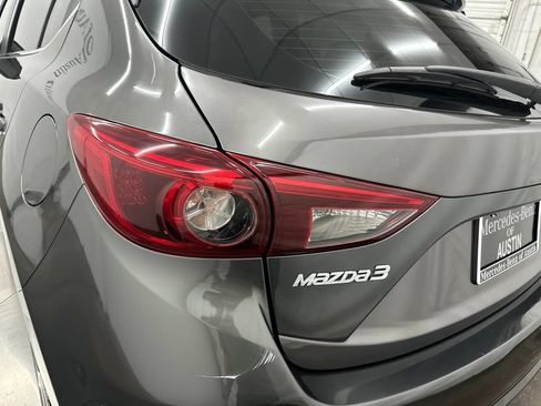 Used 2018 MAZDA MAZDA3 Grand Touring w/ Premium Equipment Package FWD image 12