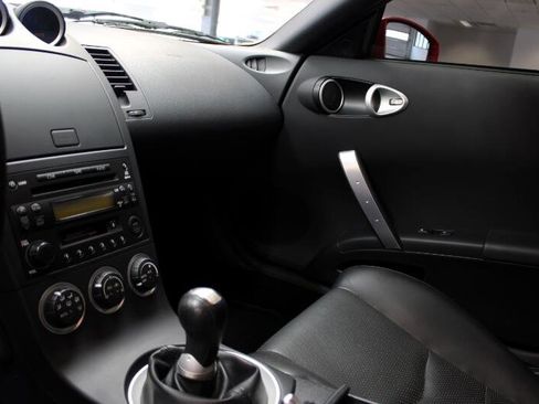 Used 2004 Nissan 350Z Touring w/ Cargo Convenience Pkg image 28