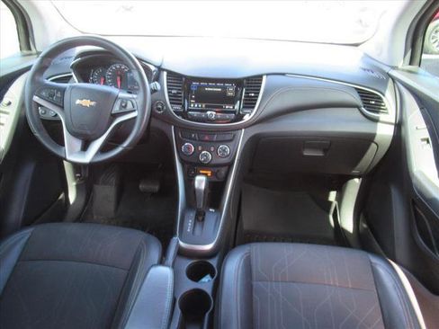 Used 2019 Chevrolet Trax LT w/ LT Convenience Package image 14