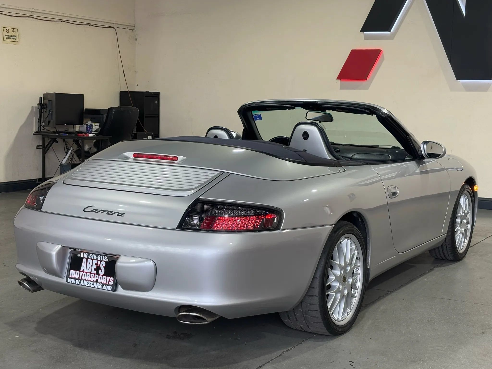 Used 2004 Porsche 911 Cabriolet image 9