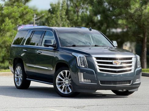 Used 2019 Cadillac Escalade Luxury AWD/4WD image 13