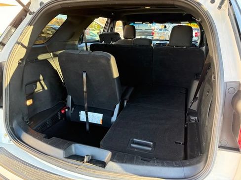 Used 2019 Ford Explorer XLT AWD/4WD image 30