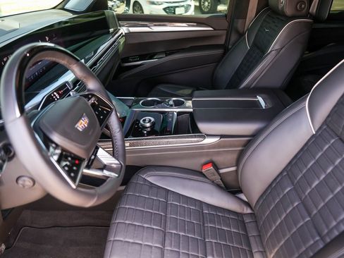 Used 2025 Cadillac Escalade V image 9