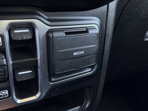 Used 2023 Jeep Gladiator Overland image 23