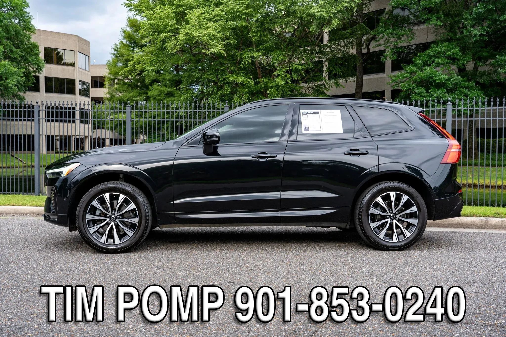 Used 2024 Volvo XC60 B5 Plus AWD/4WD image 9