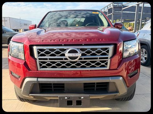 Used 2024 Nissan Frontier SV w/ Technology Package RWD image 2
