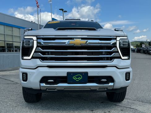 Certified 2024 Chevrolet Silverado 3500 High Country w/ LPO, Dark Essentials Package AWD/4WD image 6