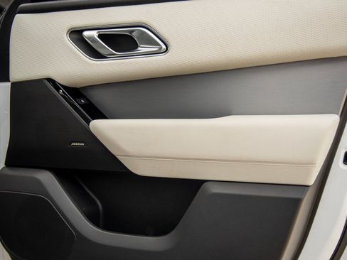 Used 2023 Land Rover Range Rover Velar R-Dynamic S image 36