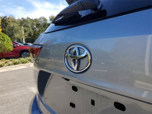 Used 2023 Toyota Highlander XLE image 6