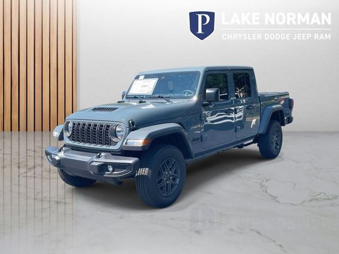 New 2025 Jeep Gladiator Sport image 4