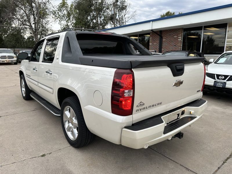 Used 2008 Chevrolet Avalanche LTZ w/ LTZ Preferred Equipment Group AWD/4WD image 5